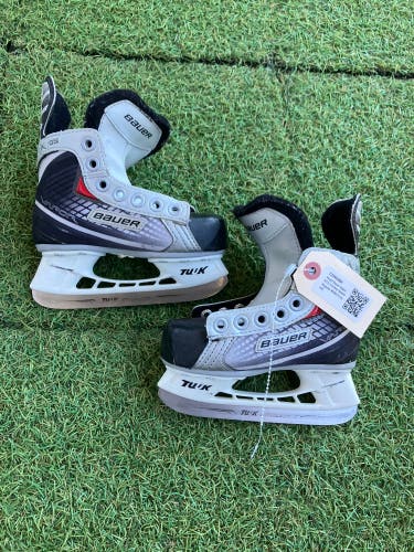 Youth Bauer Vapor X:05 Hockey Skates Regular Width 8 (Used)