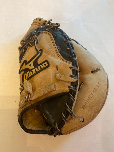 Mizuno Prospect Power Close RH Catcher's Baseball Glove 33" (Used)