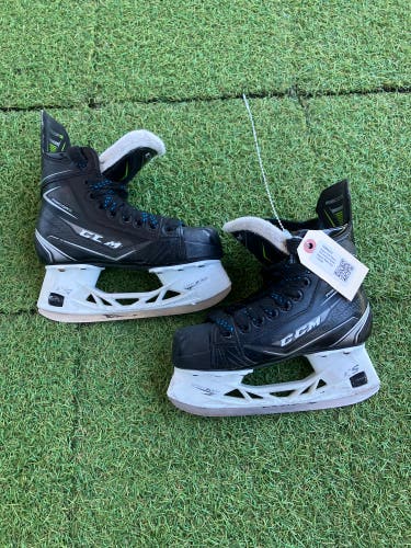 Junior CCM Ribcor 76K Hockey Skates Regular Width Size 1 (Used)