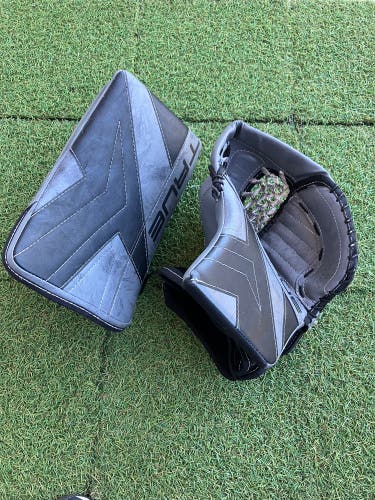 Black Junior True Catalyst SE Goalie Glove & Blocker Set Regular (Used)