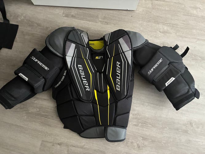 Medium Bauer Supreme S27 Goalie Chest Protector (Used)