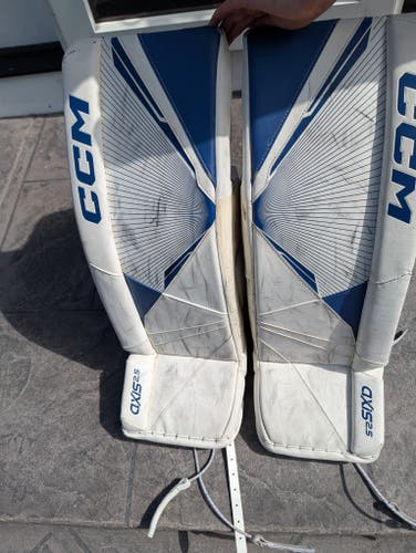 28" 2022 CCM Axis 2.5 Goalie Leg Pads (Used)
