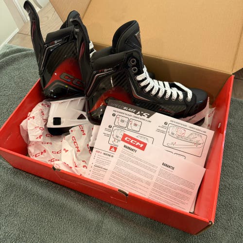 2025 CCM JetSpeed FT8 Pro Hockey Skates Size 10 Tapered (Lightly Used) with Black Steel