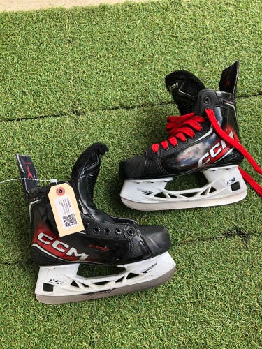 Intermediate CCM JetSpeed FT870 Hockey Skates Size 5 | CCM Regular Fit (Used)