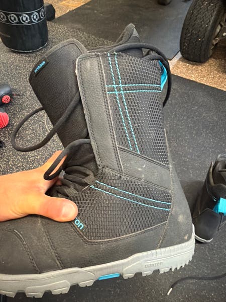 botas snowboard burton invader Mens Lace Linered Boots Black Mens 8 Imprint A Level 1 molded EVA footbed cushions impacts and absorbs vibrations for a smooth ride Review: Burton Invader Snowboard Boots