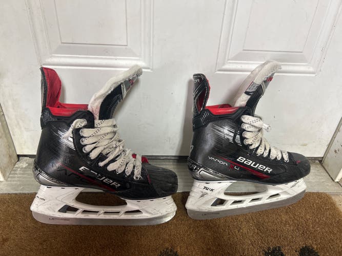 Black 2023 Bauer Vapor X4 Hockey Skates Regular Width 6.5 (Used)