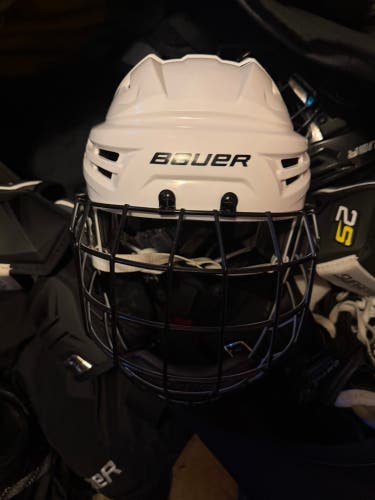Medium Bauer Re-Akt Helmet Pro Stock (Used)
