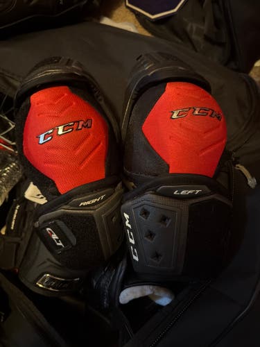 Senior Medium CCM QuickLite Elbow Pads (Used)