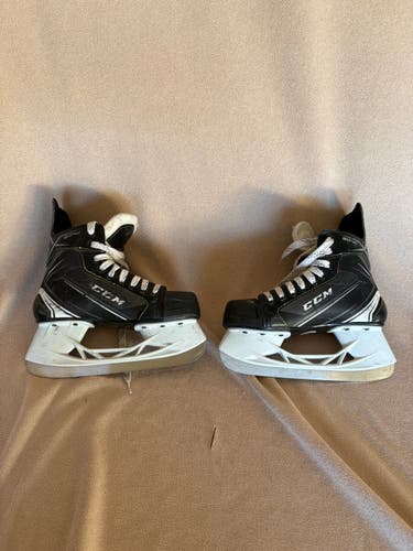 Black CCM Tacks 9040 Hockey Skates Regular Width Size 3 (Used)