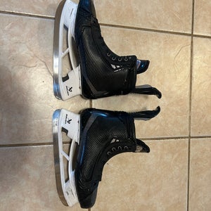 Bauer Vapor Hyperlite 2 Hockey Skates Regular Width Pro Stock 10.5 (Used)
