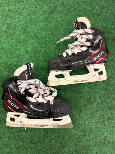Junior CCM Extreme Flex E6.9 Hockey Goalie Skates (Regular) Size 1 (Used)