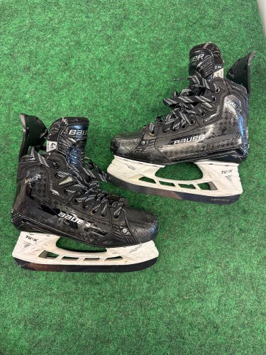 Intermediate Bauer Supreme Mach Hockey Skates (Fit 2) Size 4.5 (Used)