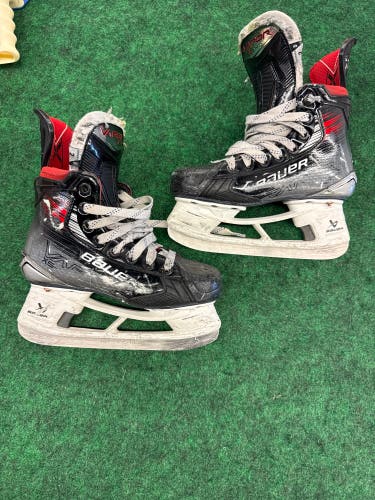 Junior Bauer Vapor X5 Pro Hockey Skates Regular Width Size 2 (Used)
