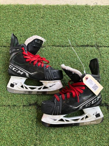 Junior CCM Ribcor 90K Hockey Skates Size 3.5 | CCM Regular Fit (Used)