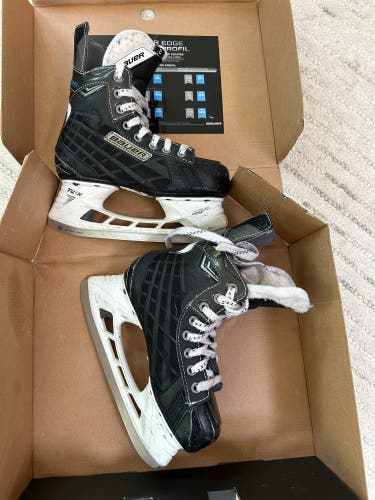 Bauer Hockey Skates Size 3 (Used)