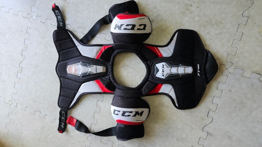 Medium Junior CCM JetSpeed FT485 Shoulder Pads (Used)