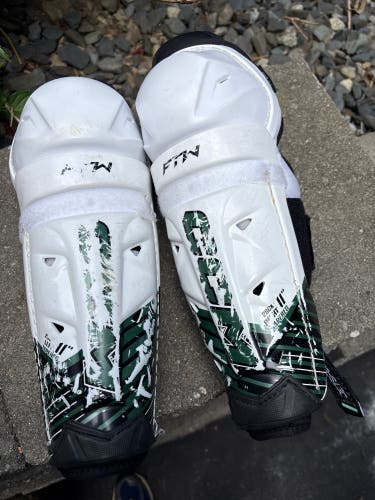 Junior CCM JetSpeed FTW 11" Shin Pads (Used)