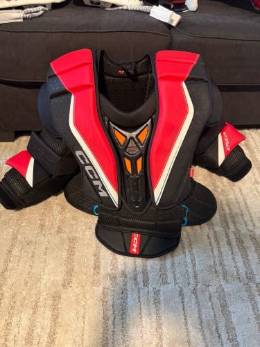 Medium CCM EFlex 6 Goalie Chest Protector (Used)