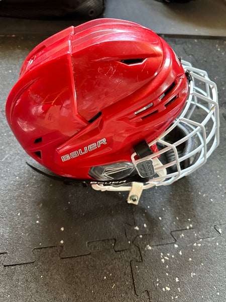 Small Bauer Re-Akt 95 Helmet (Used)