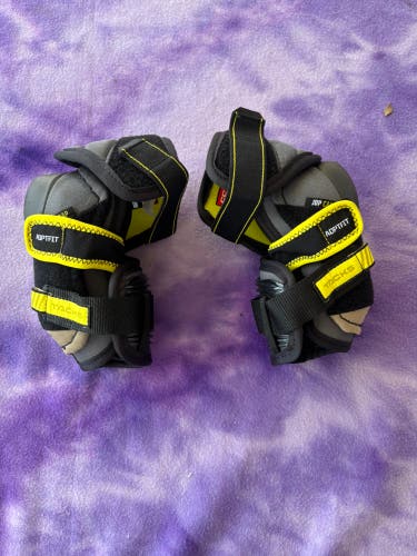 Junior Large CCM Tacks AS 580 Elbow Pads (Used)