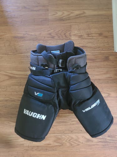 Vaughn V9 Hockey Goalie Pants Junior Small/Medium (Used)