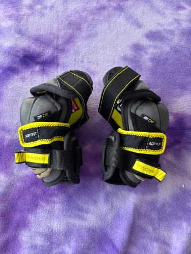 Junior Medium CCM Tacks AS 580 Elbow Pads (Used)