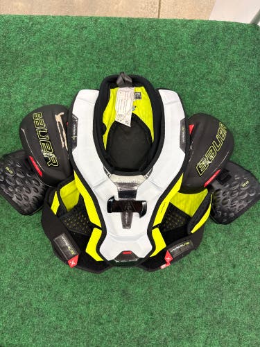 Bauer Vapor Hyperlite Shoulder Pads (Used) | Junior Medium