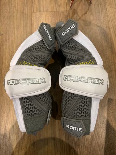 Senior Large Winnwell AMP 500 Elbow Pads (Used)