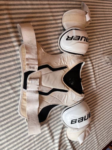 Men's Large Senior Bauer Nexus 600 Shoulder Pads (Used)