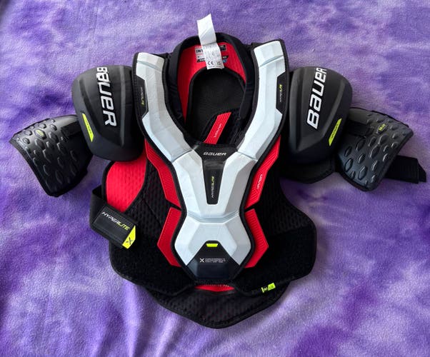 Large Intermediate Bauer Vapor Hyperlite Shoulder Pads (Used)