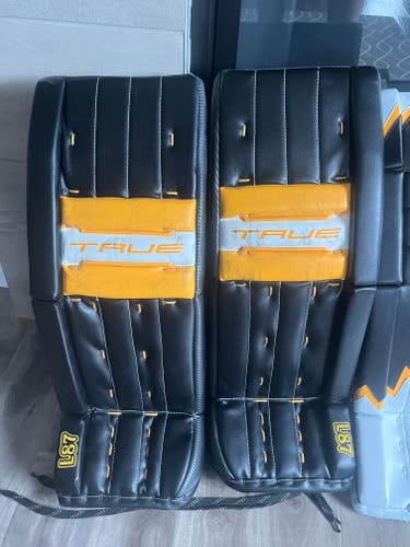 30" 2025 True L87 Goalie Leg Pads (Used)