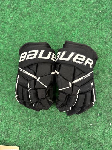 Black Junior Bauer Supreme M5 Pro Gloves 11" (Used)