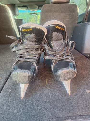Bauer S190 goalie skates (size 5)