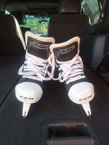CCM  9060 goalie skates, size 6 free shipping