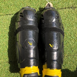 Junior Bauer Supreme M3 Shin Pads 12" (Used)