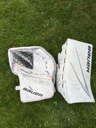 Bauer Vapor Hyperlite 2 Goalie Glove and blocker -Senior