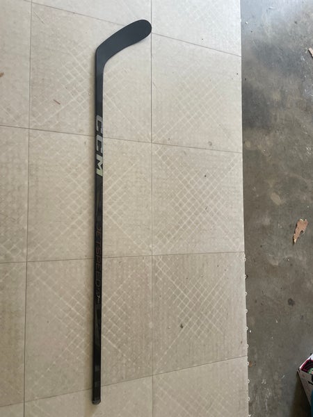 Intermediate CCM JetSpeed FT7 Pro Right Handed Hockey Stick P28 40 Flex