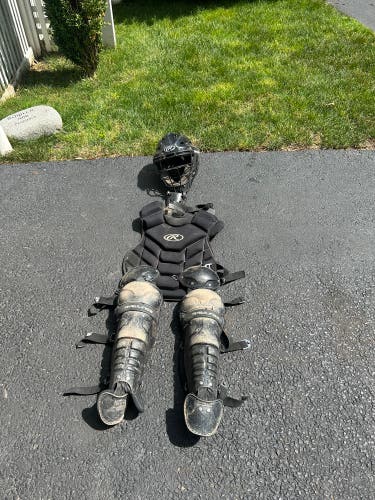 Black Rawlings Renegade 2.0 Catcher's Set (Used)