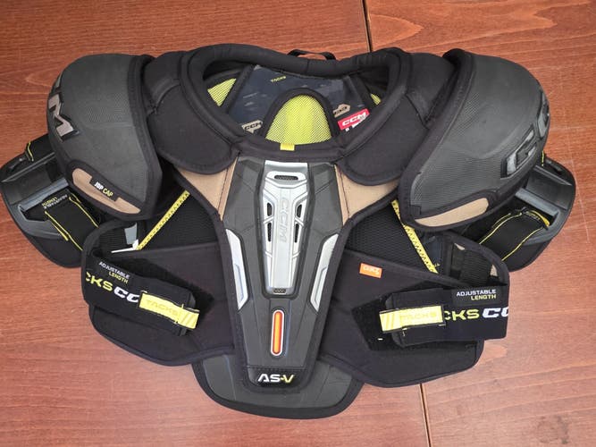 Small Senior CCM Tacks AS-V Shoulder Pads (Used)