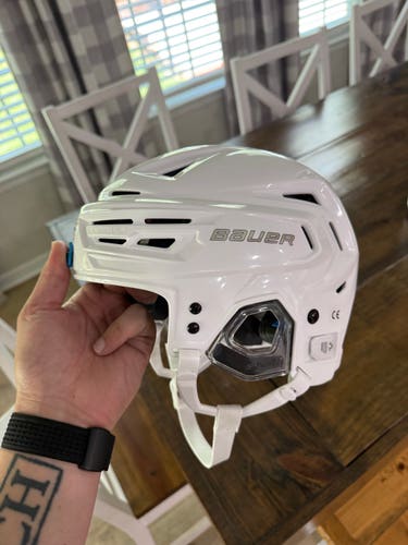 Medium Bauer Re-Akt 155 Helmet