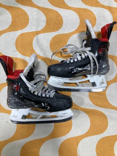 Junior Bauer Vapor X5 Pro Hockey Skates Extra Wide Width Size 3.5 (Used)