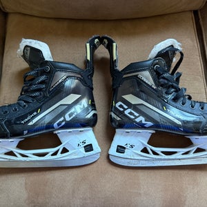 CCM Classic SE Hockey Skates Regular Width Size 5.5 (Used)