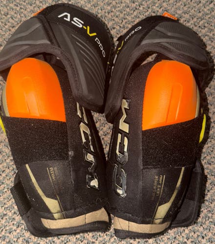 USED CCM Tacks AS-V Elbow Pads senior Large