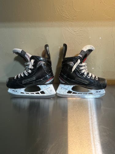 2017 Bauer Vapor X500 Hockey Skates Regular Width 13 (Used)