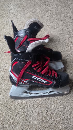 Black CCM JetSpeed FT340 Hockey Skates Regular Width Size 4 (Used)