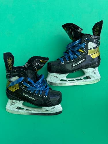 Junior Bauer Supreme Ignite Pro+ Hockey Skates | Size 2