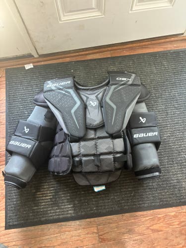 Small Bauer GSX Goalie Chest Protector (Used)