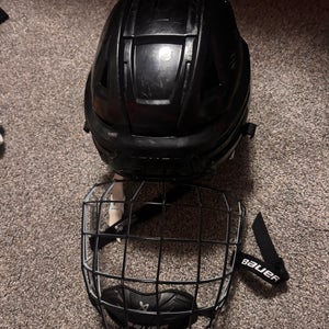 Medium Bauer Re-Akt 150 Helmet (Used)