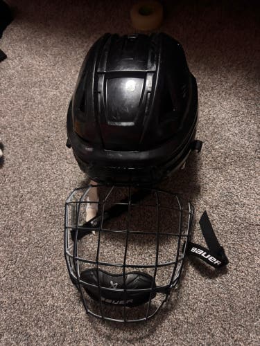 Medium Bauer Re-Akt 150 Helmet (Used)