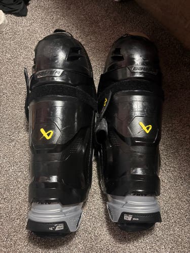 Intermediate Bauer Supreme M3 14" Shin Pads (Used)
